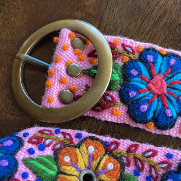 Hand embroidered belt - Picture 2 of 3